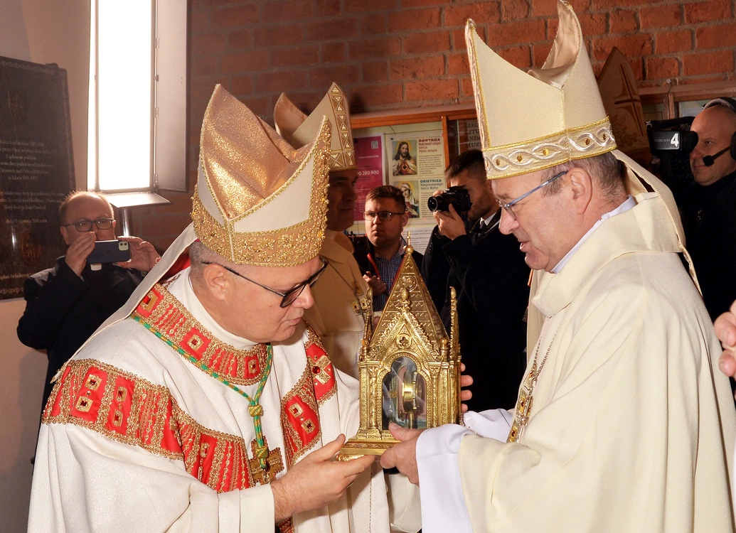 You are currently viewing Abp Wiesław Śmigiel objął kanonicznie archidiecezję szczecińsko-kamieńską